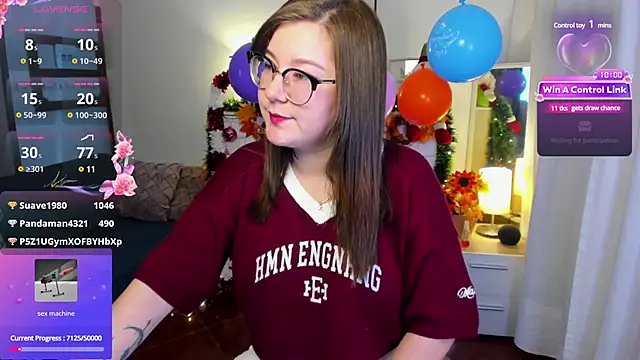 Snapshot of HunnyyLove chatting on 12.13.24 HunnyyLove online show from 12.13.24