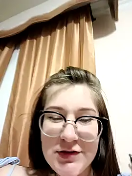 Snapshot of HunnyyLove chatting on 12.17.24 HunnyyLove online show from 12.17.24