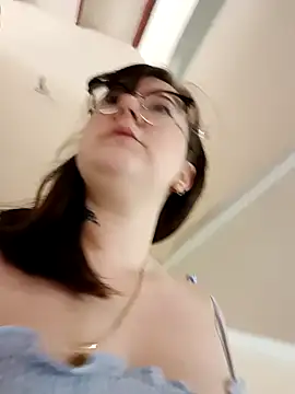 Snapshot of HunnyyLove chatting on 12.31.24 HunnyyLove online show from 12.31.24