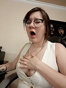 Snapshot of HunnyyLove chatting on 01.02.25 HunnyyLove online show from 01.02.25