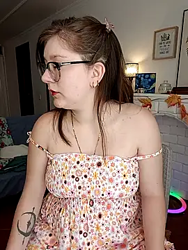 Snapshot of HunnyyLove chatting on 01.23.25 HunnyyLove online show from 01.23.25