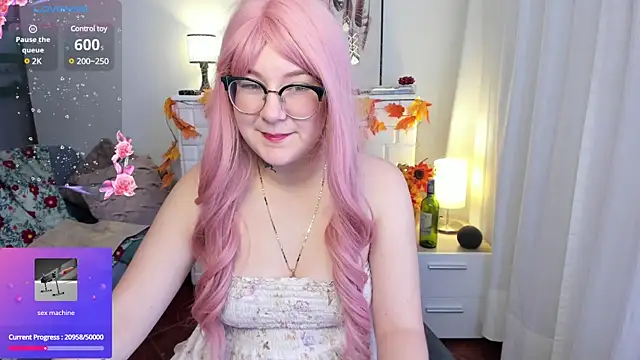 Snapshot of HunnyyLove chatting on 02.07.25 HunnyyLove online show from 02.07.25