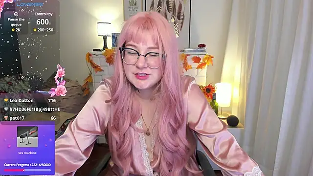 Snapshot of HunnyyLove chatting on 02.07.25 HunnyyLove online show from 02.07.25