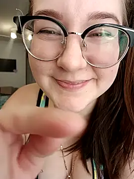 Snapshot of HunnyyLove chatting on 02.24.25 HunnyyLove online show from 02.24.25