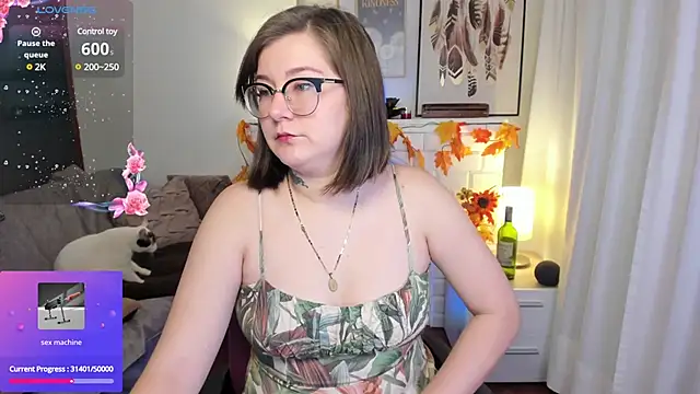 Snapshot of HunnyyLove chatting on 03.04.25 HunnyyLove online show from 03.04.25