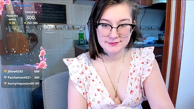 Snapshot of HunnyyLove chatting on 03.08.25 HunnyyLove online show from 03.08.25