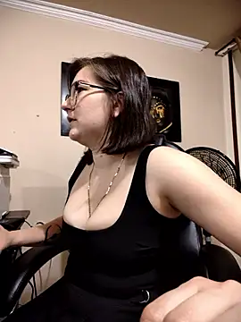 Snapshot of HunnyyLove chatting on 03.14.25 HunnyyLove online show from 03.14.25