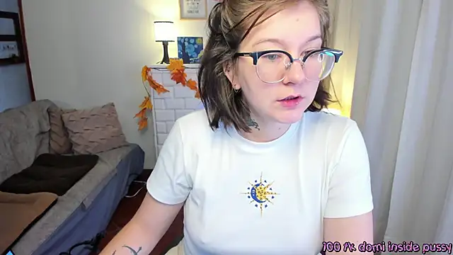 Snapshot of HunnyyLove chatting on 03.16.25 HunnyyLove online show from 03.16.25