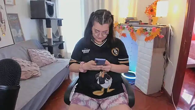 Snapshot of HunnyyLove chatting on 09.08.25 HunnyyLove online show from 09.08.25