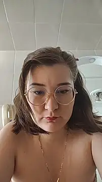 Snapshot of HunnyyLove chatting on 10.11.25 HunnyyLove online show from 10.11.25