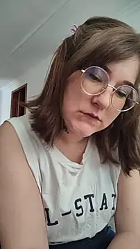 Snapshot of HunnyyLove chatting on 10.13.25 HunnyyLove online show from 10.13.25