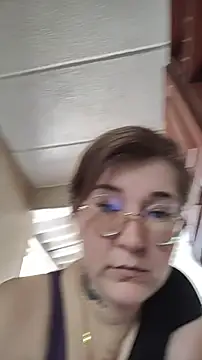 Snapshot of HunnyyLove chatting on 10.27.25 HunnyyLove online show from 10.27.25