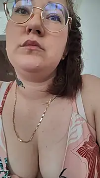 Snapshot of HunnyyLove chatting on 11.27.25 HunnyyLove online show from 11.27.25