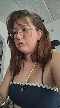 Snapshot of HunnyyLove chatting on 02.18.26 HunnyyLove online show from 02.18.26