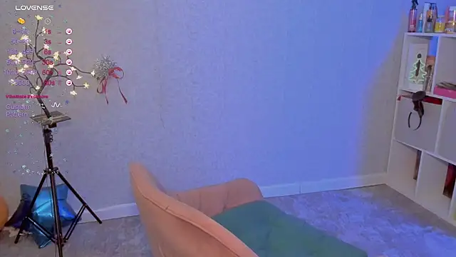 ReinaKousaka online show from 01.07.25