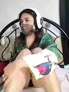 Snapshot of _Shimmerlyn_ chatting on 01.12.25 Shimmerlyn online show from 01.12.25