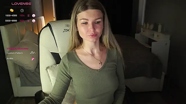 Snapshot of AngelMiaM chatting on 03.16.25 AngelMiaM online show from 03.16.25