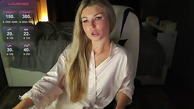 Snapshot of AngelMiaM chatting on 09.26.25 AngelMiaM online show from 09.26.25