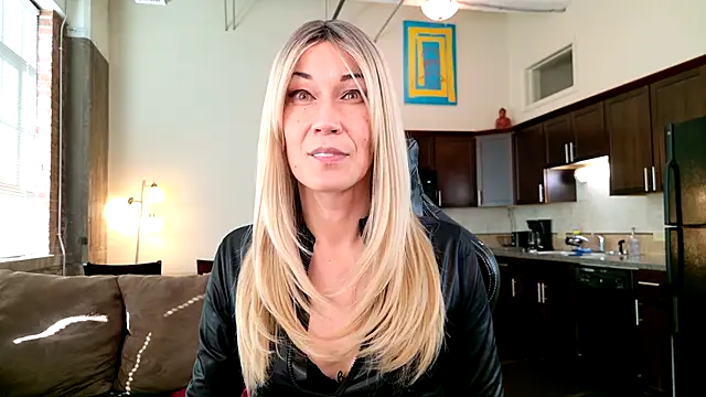 Snapshot of EveEnigma chatting on 01.08.25 EveEnigma online show from 01.08.25