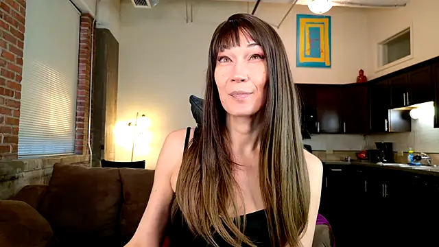 Snapshot of EveEnigma chatting on 01.09.25 EveEnigma online show from 01.09.25