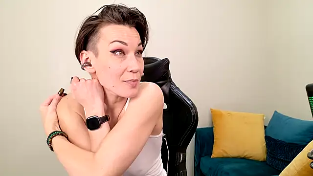 Snapshot of EveEnigma chatting on 01.28.25 EveEnigma online show from 01.28.25