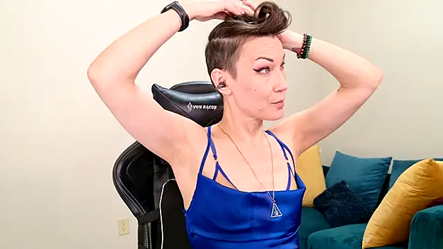 Snapshot of EveEnigma chatting on 02.12.25 EveEnigma online show from 02.12.25