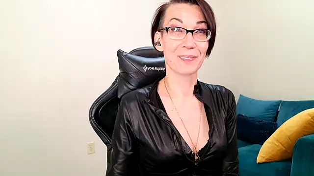 Snapshot of EveEnigma chatting on 02.18.25 EveEnigma online show from 02.18.25