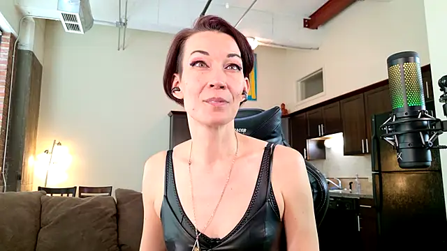 Snapshot of EveEnigma chatting on 03.06.25 EveEnigma online show from 03.06.25