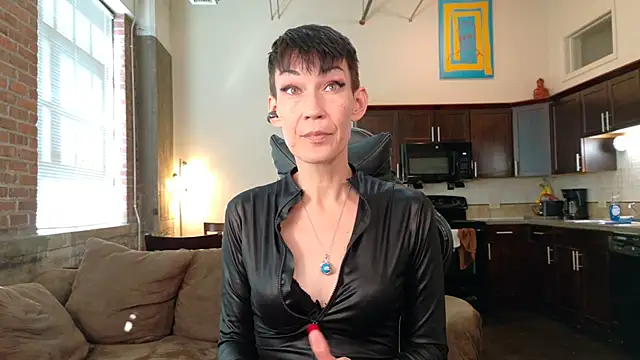 Snapshot of EveEnigma chatting on 09.26.25 EveEnigma online show from 09.26.25