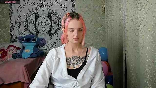 Cutie Adelia online show from 12.18.24