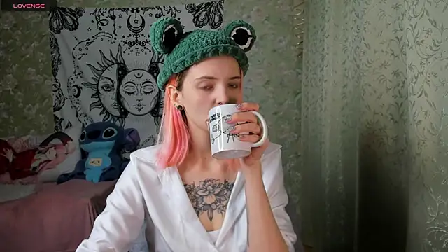 Cutie Adelia online show from 01.07.25