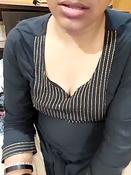Snapshot of Diya_143 chatting on 02.23.25 Diya 143 online show from 02.23.25