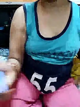 Snapshot of Diya_143 chatting on 10.18.25 Diya 143 online show from 10.18.25