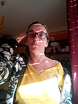 Snapshot of Dettybitch40 chatting on 10.08.25 Dettybitch40 online show from 10.08.25