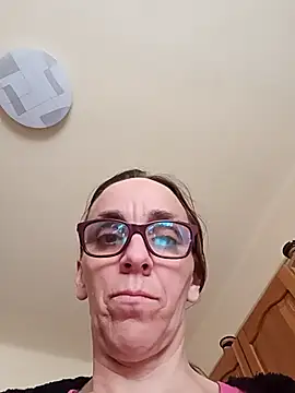 Snapshot of Dettybitch40 chatting on 10.20.25 Dettybitch40 online show from 10.20.25