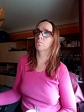 Snapshot of Dettybitch40 chatting on 10.25.25 Dettybitch40 online show from 10.25.25