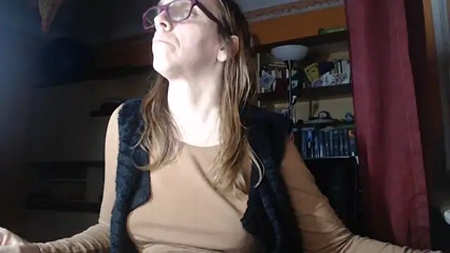 Snapshot of Dettybitch40 chatting on 10.31.25 Dettybitch40 online show from 10.31.25