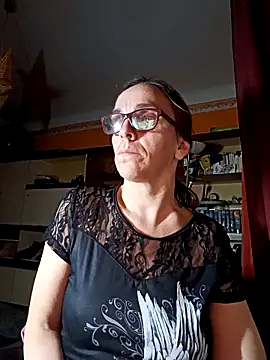 Snapshot of Dettybitch40 chatting on 11.04.25 Dettybitch40 online show from 11.04.25