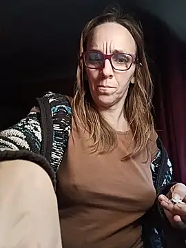 Snapshot of Dettybitch40 chatting on 11.17.25 Dettybitch40 online show from 11.17.25