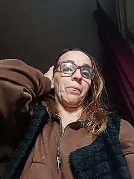 Snapshot of Dettybitch40 chatting on 11.28.25 Dettybitch40 online show from 11.28.25