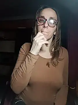 Snapshot of Dettybitch40 chatting on 11.29.25 Dettybitch40 online show from 11.29.25