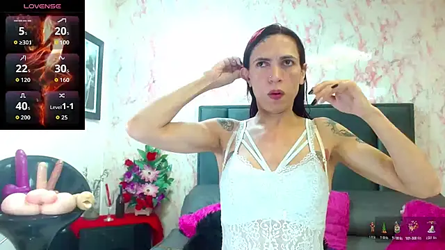 Snapshot of VanessaWolf chatting on 10.18.25 VanessaWolf online show from 10.18.25