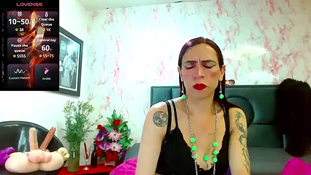 Snapshot of VanessaWolf chatting on 11.10.25 VanessaWolf online show from 11.10.25