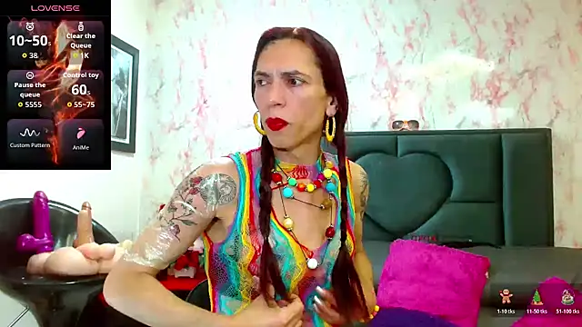 Snapshot of VanessaWolf chatting on 11.25.25 VanessaWolf online show from 11.25.25