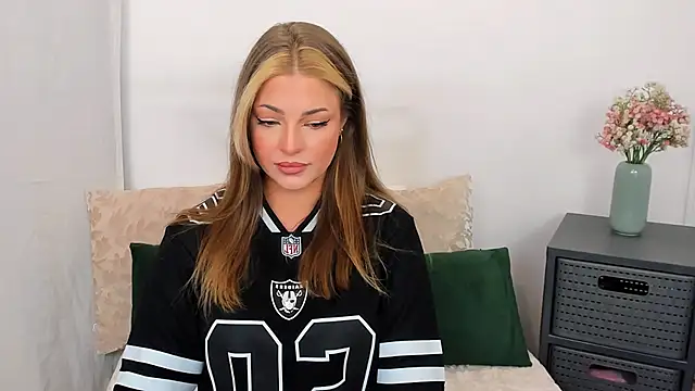 LilyBlondee online show from 06.22.26