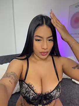 Sara mocca  online show from 04.25.26