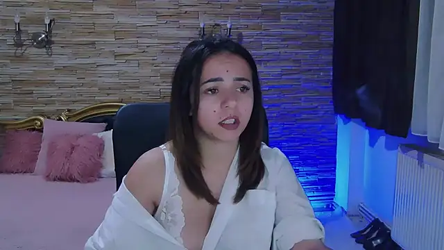 Snapshot of PlayfulElla chatting on 12.06.24 PlayfulElla online show from 12.06.24