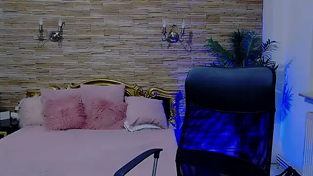 Snapshot of PlayfulElla chatting on 12.18.24 PlayfulElla online show from 12.18.24