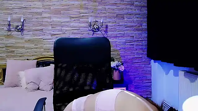 Snapshot of PlayfulElla chatting on 01.28.25 PlayfulElla online show from 01.28.25