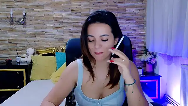 Snapshot of PlayfulElla chatting on 02.18.25 PlayfulElla online show from 02.18.25